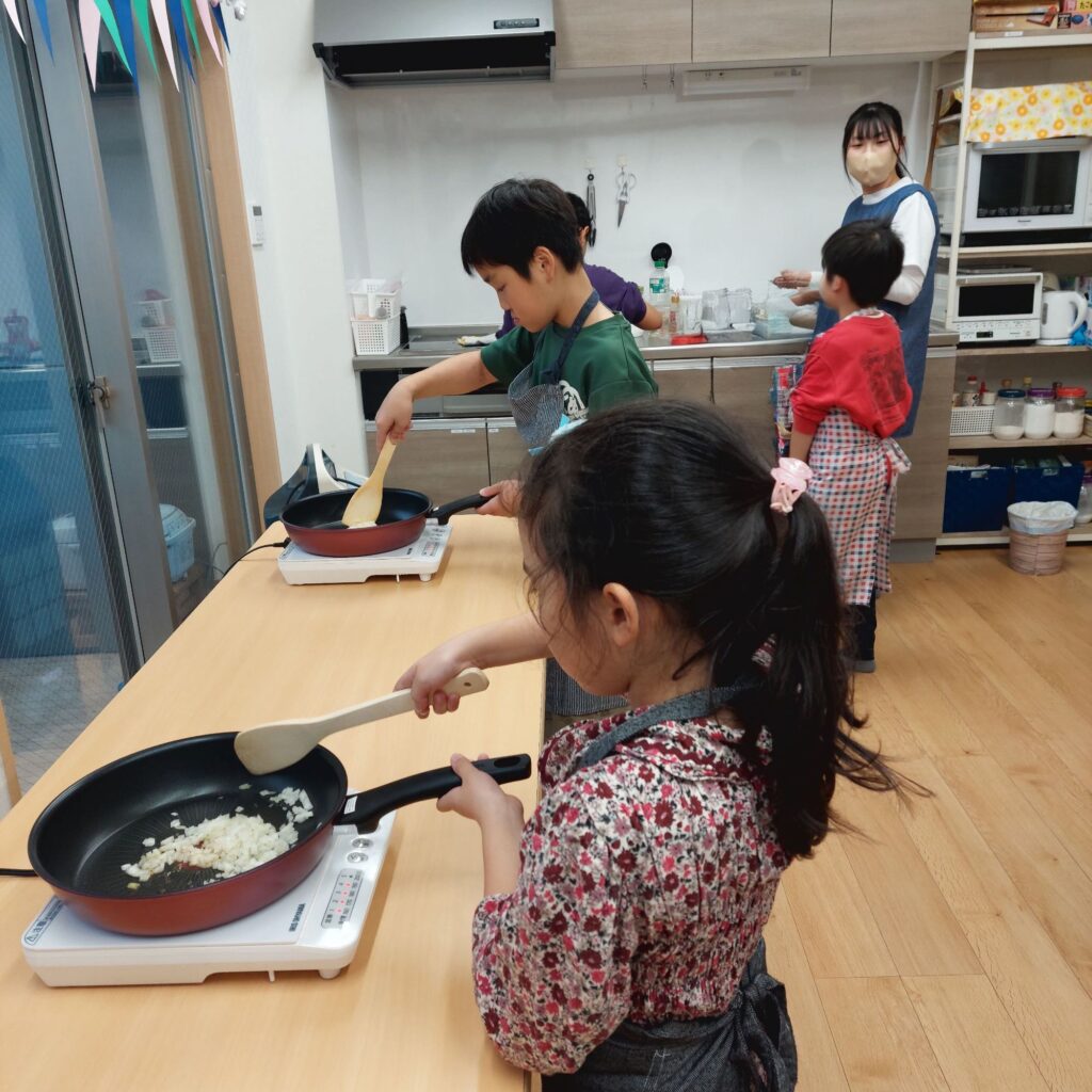 こったは肉あんかけご飯、ぱんなはお買い物